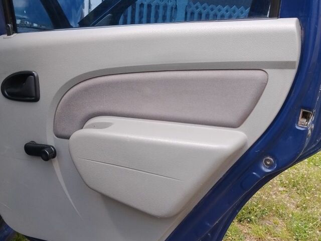 Синій Рено Логан, об'ємом двигуна 1.4 л та пробігом 256 тис. км за 2800 $, фото 4 на Automoto.ua