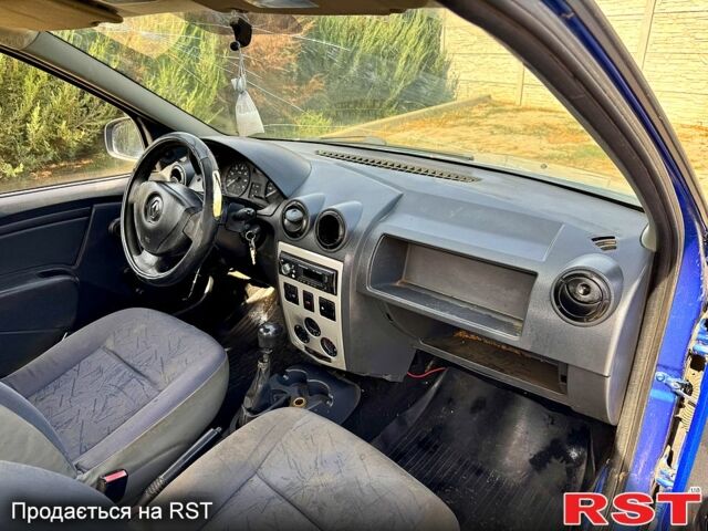 Синій Рено Логан, об'ємом двигуна 1.4 л та пробігом 140 тис. км за 900 $, фото 6 на Automoto.ua