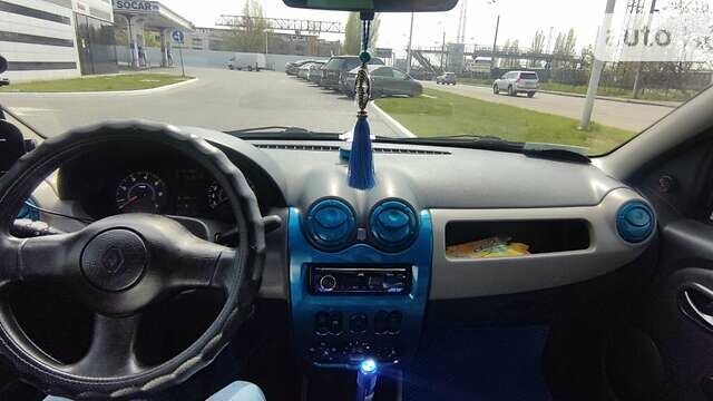 Синій Рено Логан, об'ємом двигуна 1.4 л та пробігом 250 тис. км за 3799 $, фото 1 на Automoto.ua