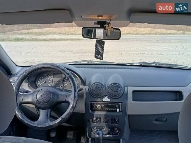 Синій Рено Логан, об'ємом двигуна 1.39 л та пробігом 183 тис. км за 4500 $, фото 4 на Automoto.ua