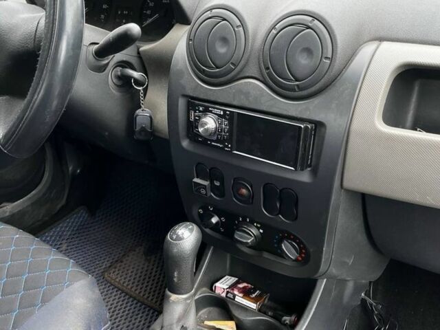 Синий Рено Логан, объемом двигателя 1.4 л и пробегом 121 тыс. км за 1450 $, фото 7 на Automoto.ua