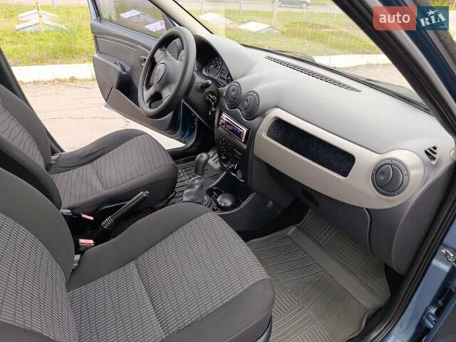 Синий Рено Логан, объемом двигателя 1.4 л и пробегом 75 тыс. км за 4850 $, фото 27 на Automoto.ua