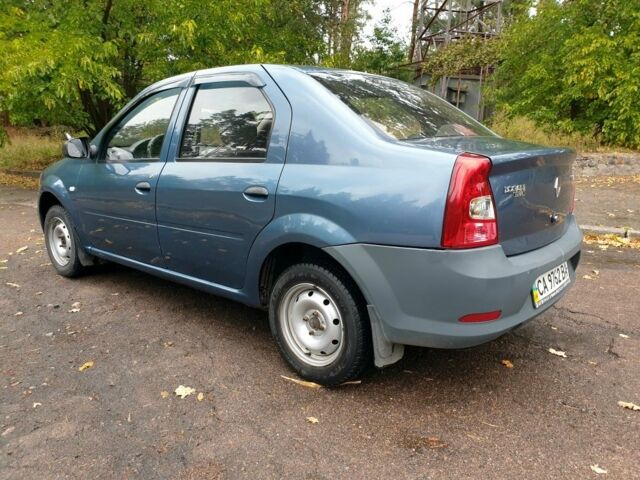 Синий Рено Логан, объемом двигателя 1.4 л и пробегом 250 тыс. км за 2900 $, фото 4 на Automoto.ua