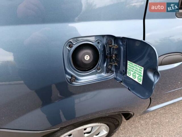 Синий Рено Логан, объемом двигателя 1.4 л и пробегом 75 тыс. км за 4850 $, фото 9 на Automoto.ua