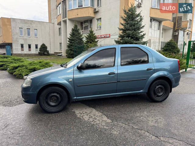 Синій Рено Логан, об'ємом двигуна 1.39 л та пробігом 310 тис. км за 3500 $, фото 1 на Automoto.ua