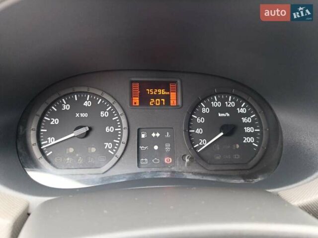 Синий Рено Логан, объемом двигателя 1.4 л и пробегом 75 тыс. км за 4850 $, фото 4 на Automoto.ua