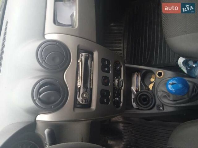 Синій Рено Логан, об'ємом двигуна 1.4 л та пробігом 490 тис. км за 2200 $, фото 3 на Automoto.ua