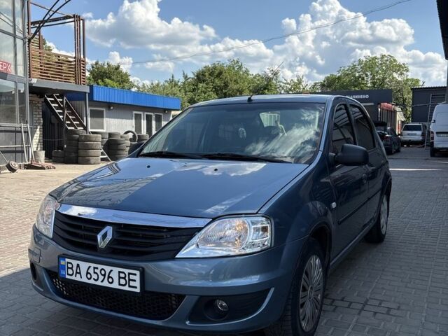 Синий Рено Логан, объемом двигателя 1.6 л и пробегом 290 тыс. км за 4199 $, фото 3 на Automoto.ua