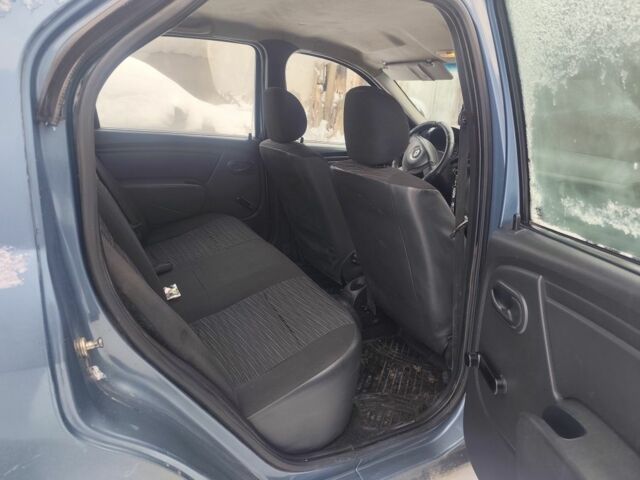 Синій Рено Логан, об'ємом двигуна 1.6 л та пробігом 300 тис. км за 3200 $, фото 6 на Automoto.ua