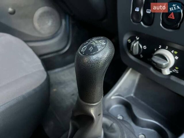 Синий Рено Логан, объемом двигателя 1.39 л и пробегом 170 тыс. км за 4250 $, фото 22 на Automoto.ua