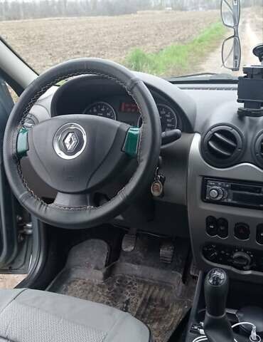 Синий Рено Логан, объемом двигателя 1.39 л и пробегом 267 тыс. км за 4300 $, фото 31 на Automoto.ua