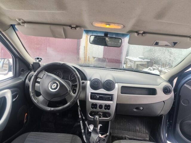 Синій Рено Логан, об'ємом двигуна 1.6 л та пробігом 300 тис. км за 3200 $, фото 4 на Automoto.ua