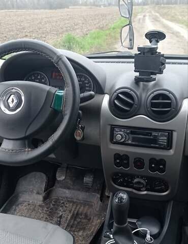 Синий Рено Логан, объемом двигателя 1.39 л и пробегом 267 тыс. км за 3800 $, фото 32 на Automoto.ua