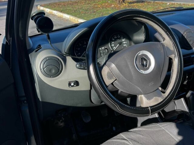 Синій Рено Логан, об'ємом двигуна 1.4 л та пробігом 306 тис. км за 4100 $, фото 13 на Automoto.ua