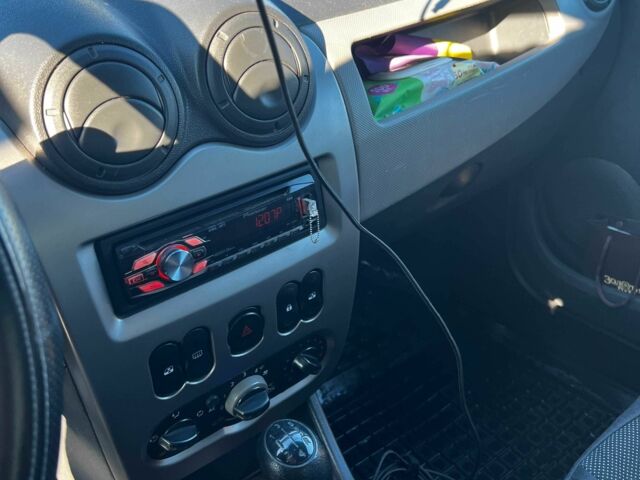 Синій Рено Логан, об'ємом двигуна 1.4 л та пробігом 306 тис. км за 4100 $, фото 14 на Automoto.ua