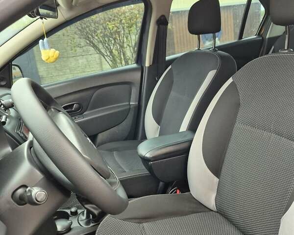Синій Рено Логан, об'ємом двигуна 1.6 л та пробігом 218 тис. км за 5900 $, фото 2 на Automoto.ua