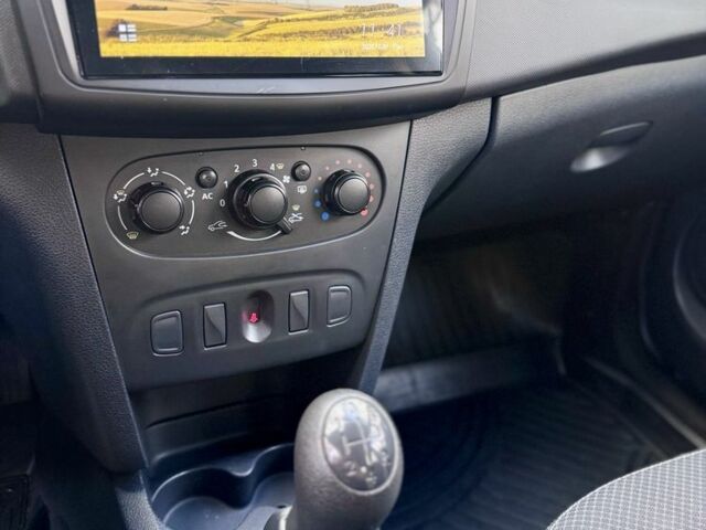 Синий Рено Логан, объемом двигателя 1.5 л и пробегом 132 тыс. км за 6350 $, фото 10 на Automoto.ua