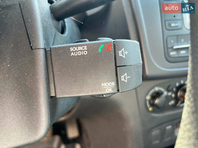 Синий Рено Логан, объемом двигателя 1.6 л и пробегом 132 тыс. км за 6230 $, фото 12 на Automoto.ua