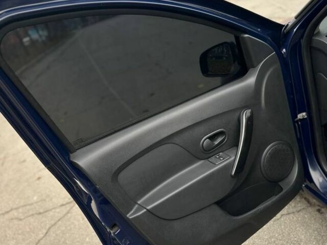 Синий Рено Логан, объемом двигателя 1 л и пробегом 100 тыс. км за 6100 $, фото 10 на Automoto.ua