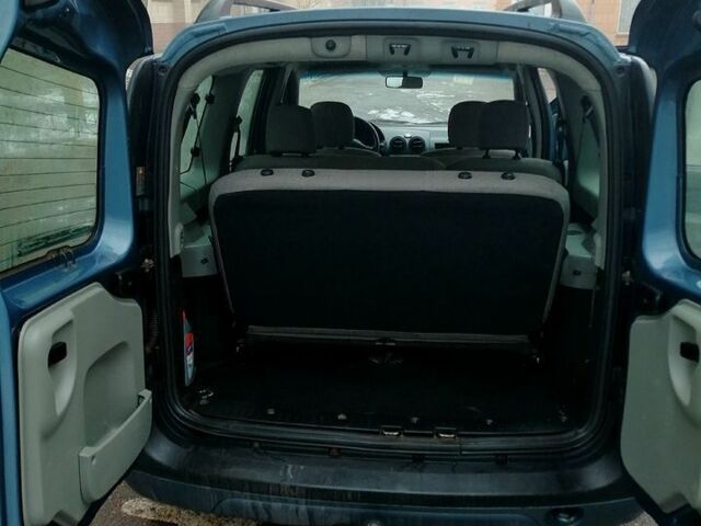 Синий Рено Логан, объемом двигателя 1.6 л и пробегом 195 тыс. км за 2900 $, фото 1 на Automoto.ua