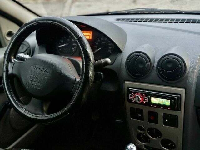 Синій Рено Логан, об'ємом двигуна 1.6 л та пробігом 200 тис. км за 5200 $, фото 7 на Automoto.ua