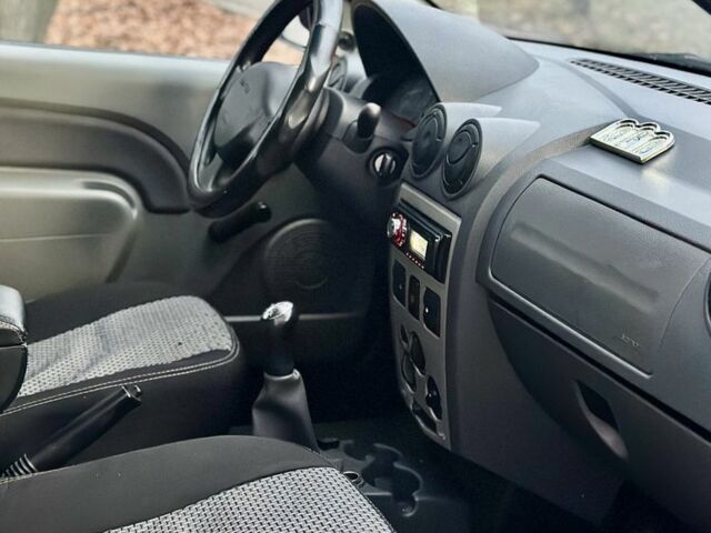 Синій Рено Логан, об'ємом двигуна 1.6 л та пробігом 200 тис. км за 5200 $, фото 6 на Automoto.ua