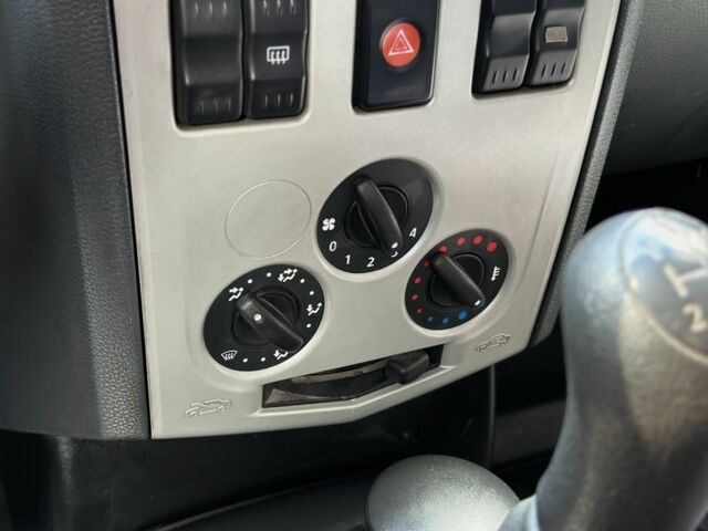 Синий Рено Логан, объемом двигателя 1.5 л и пробегом 245 тыс. км за 5700 $, фото 17 на Automoto.ua