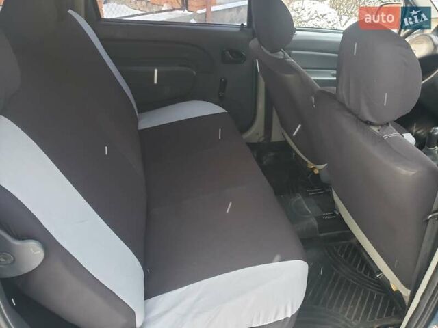 Синій Рено Логан, об'ємом двигуна 1.6 л та пробігом 298 тис. км за 4600 $, фото 22 на Automoto.ua