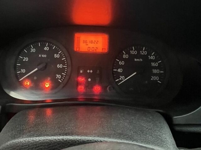 Синій Рено Логан, об'ємом двигуна 1.6 л та пробігом 362 тис. км за 2800 $, фото 5 на Automoto.ua