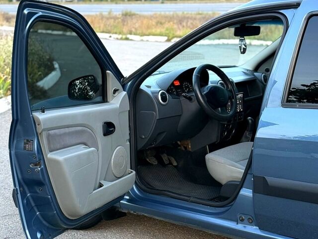 Синий Рено Логан, объемом двигателя 1.6 л и пробегом 185 тыс. км за 5999 $, фото 4 на Automoto.ua