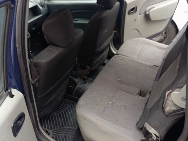 Синій Рено Логан, об'ємом двигуна 1.6 л та пробігом 362 тис. км за 2800 $, фото 12 на Automoto.ua