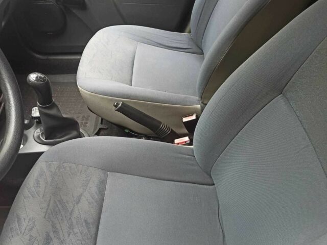 Синий Рено Логан, объемом двигателя 1.6 л и пробегом 2 тыс. км за 4700 $, фото 7 на Automoto.ua