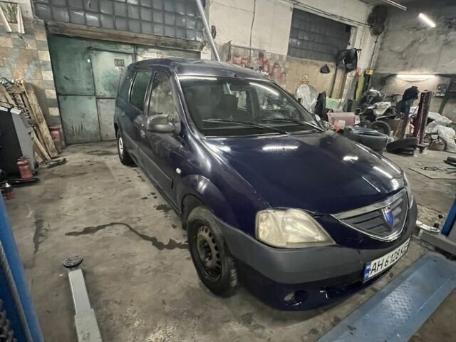 Синій Рено Логан, об'ємом двигуна 1.6 л та пробігом 362 тис. км за 2800 $, фото 2 на Automoto.ua