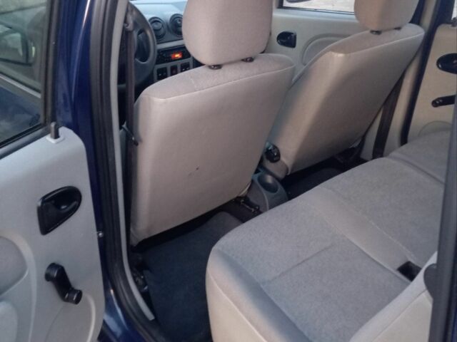 Синий Рено Логан, объемом двигателя 1 л и пробегом 257 тыс. км за 5650 $, фото 11 на Automoto.ua