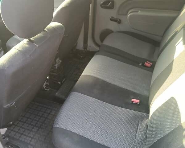 Синий Рено Логан, объемом двигателя 1.6 л и пробегом 112 тыс. км за 5200 $, фото 9 на Automoto.ua