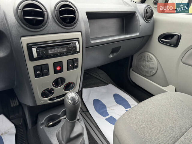 Синий Рено Логан, объемом двигателя 1.6 л и пробегом 110 тыс. км за 6700 $, фото 21 на Automoto.ua