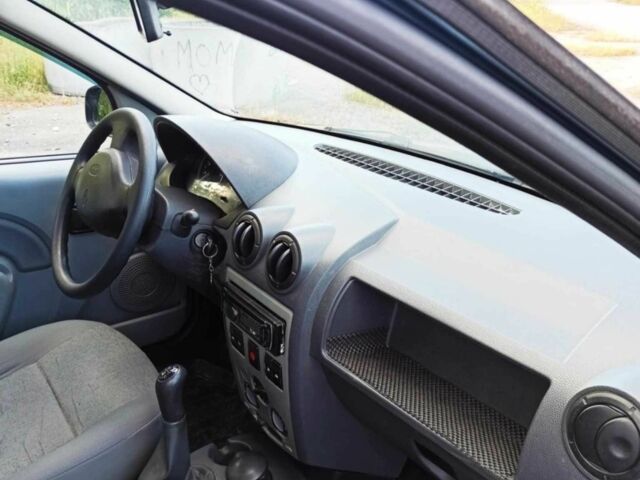 Синий Рено Логан, объемом двигателя 1.6 л и пробегом 217 тыс. км за 5800 $, фото 9 на Automoto.ua