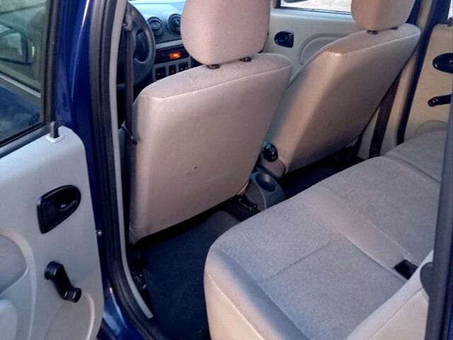 Синій Рено Логан, об'ємом двигуна 1.5 л та пробігом 257 тис. км за 5400 $, фото 4 на Automoto.ua