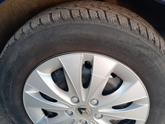 Синий Рено Логан, объемом двигателя 1 л и пробегом 257 тыс. км за 5650 $, фото 8 на Automoto.ua