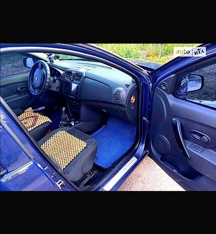 Синий Рено Логан, объемом двигателя 1.6 л и пробегом 235 тыс. км за 7000 $, фото 3 на Automoto.ua