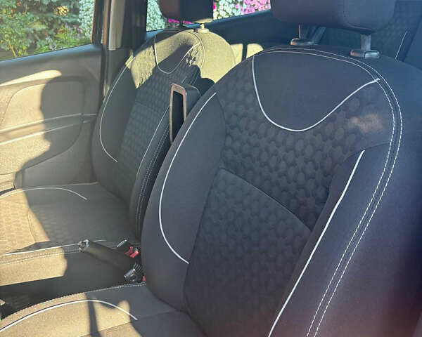 Синий Рено Логан, объемом двигателя 1.4 л и пробегом 103 тыс. км за 9500 $, фото 3 на Automoto.ua