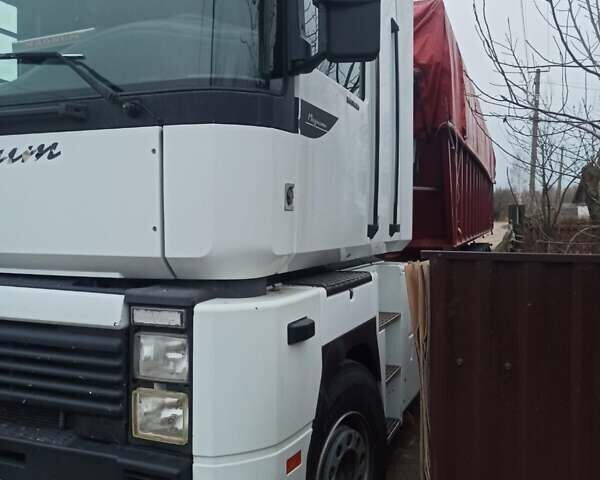 Белый Рено Магнум, объемом двигателя 12 л и пробегом 1000 тыс. км за 18500 $, фото 1 на Automoto.ua