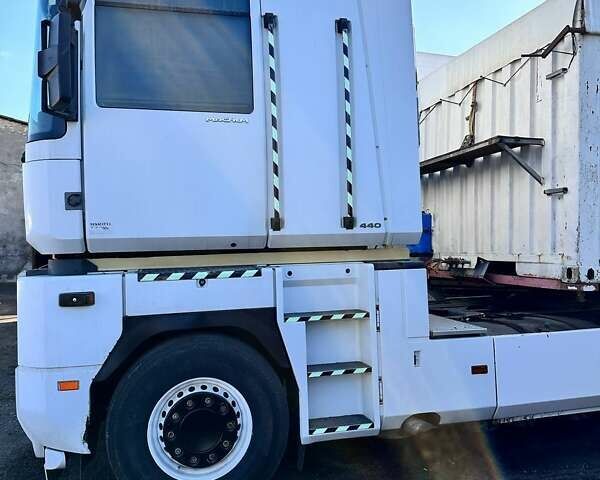 Белый Рено Магнум, объемом двигателя 11.93 л и пробегом 1 тыс. км за 6800 $, фото 5 на Automoto.ua