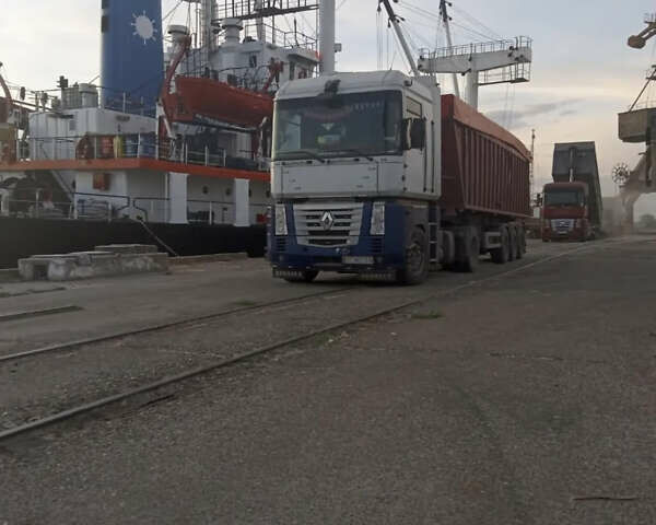 Белый Рено Магнум, объемом двигателя 12.78 л и пробегом 1000 тыс. км за 5000 $, фото 3 на Automoto.ua