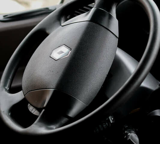 Белый Рено Магнум, объемом двигателя 12.78 л и пробегом 852 тыс. км за 16000 $, фото 9 на Automoto.ua