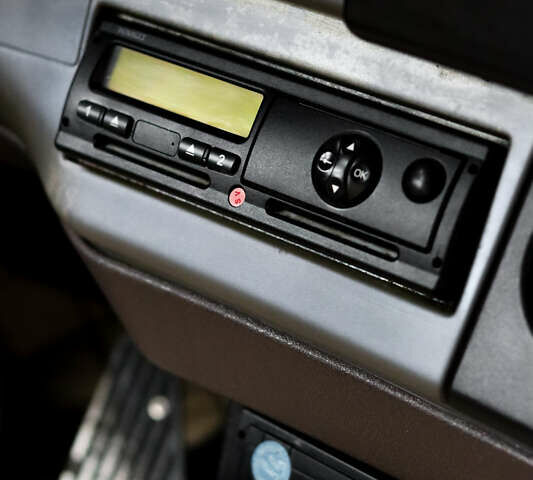 Білий Рено Магнум, об'ємом двигуна 12.78 л та пробігом 873 тис. км за 15000 $, фото 16 на Automoto.ua