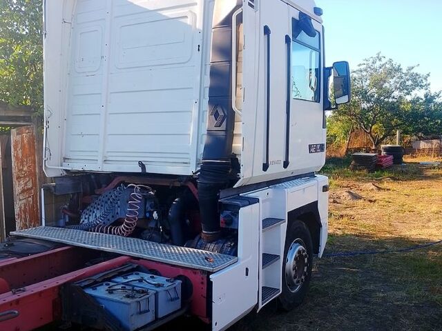 Белый Рено Магнум, объемом двигателя 12 л и пробегом 500 тыс. км за 9000 $, фото 4 на Automoto.ua