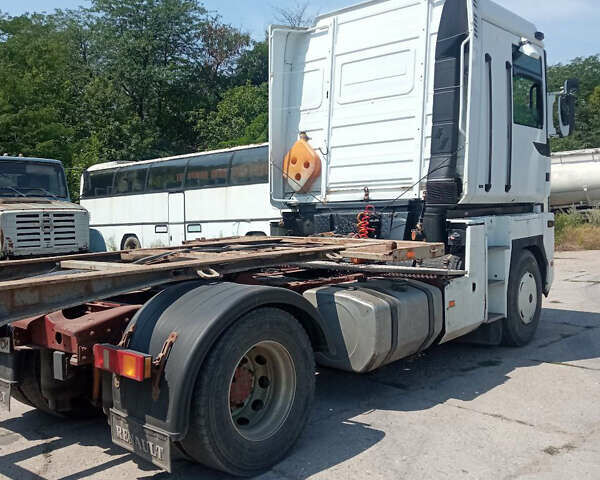 Белый Рено Магнум, объемом двигателя 12 л и пробегом 100 тыс. км за 5000 $, фото 3 на Automoto.ua