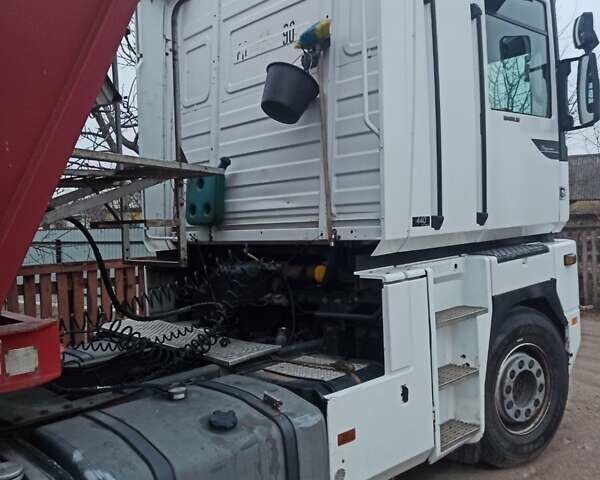 Белый Рено Магнум, объемом двигателя 11.93 л и пробегом 999 тыс. км за 20000 $, фото 4 на Automoto.ua