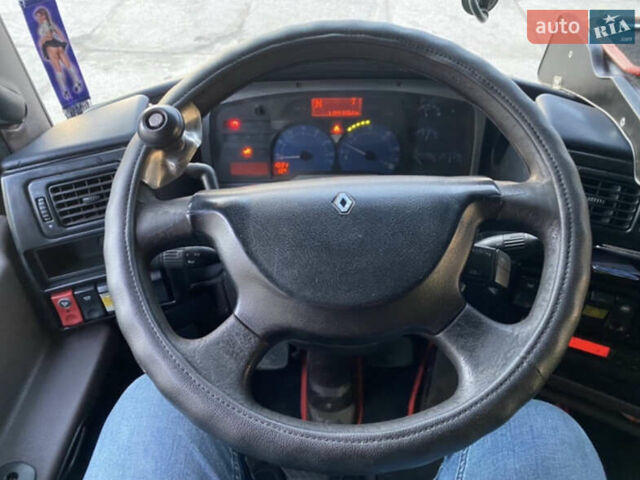 Белый Рено Магнум, объемом двигателя 11.93 л и пробегом 60 тыс. км за 11300 $, фото 8 на Automoto.ua